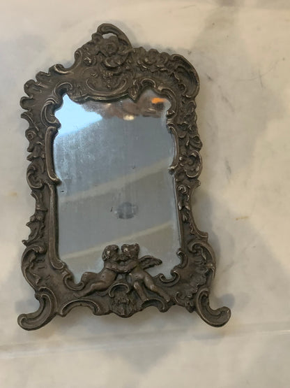 Ramka z lusterkiem, metalowa, bogato zdobiona