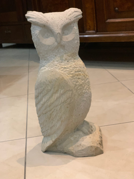Rzeźba sowy, piaskowiec