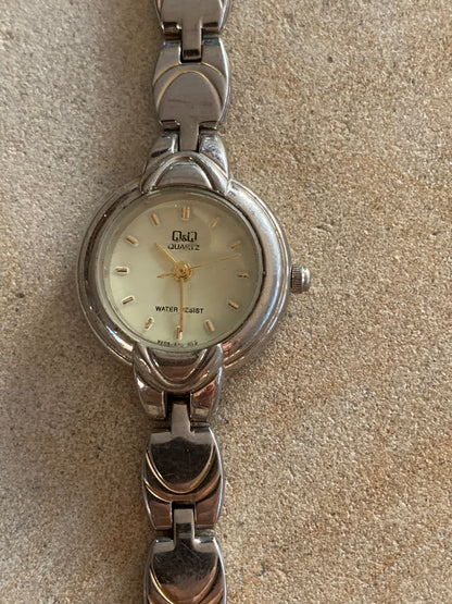 Zegarek damski Q&Q, vintage, kwarcowy