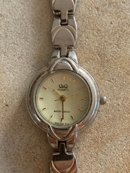 Zegarek damski Q&Q, vintage, kwarcowy