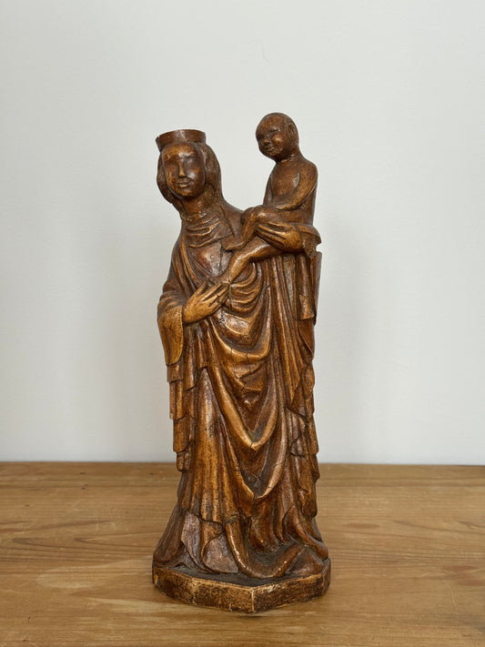 Rzeźba Madonny z dzieckiem