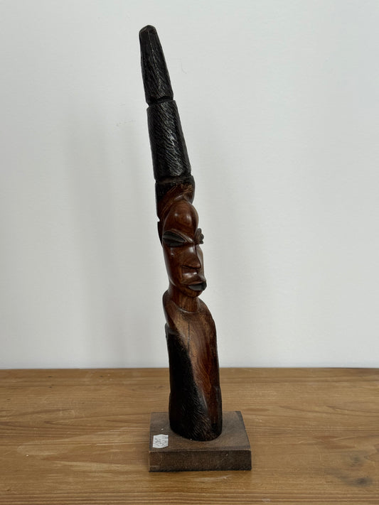 Rzeźba popiersia afrykańskiej kobiety