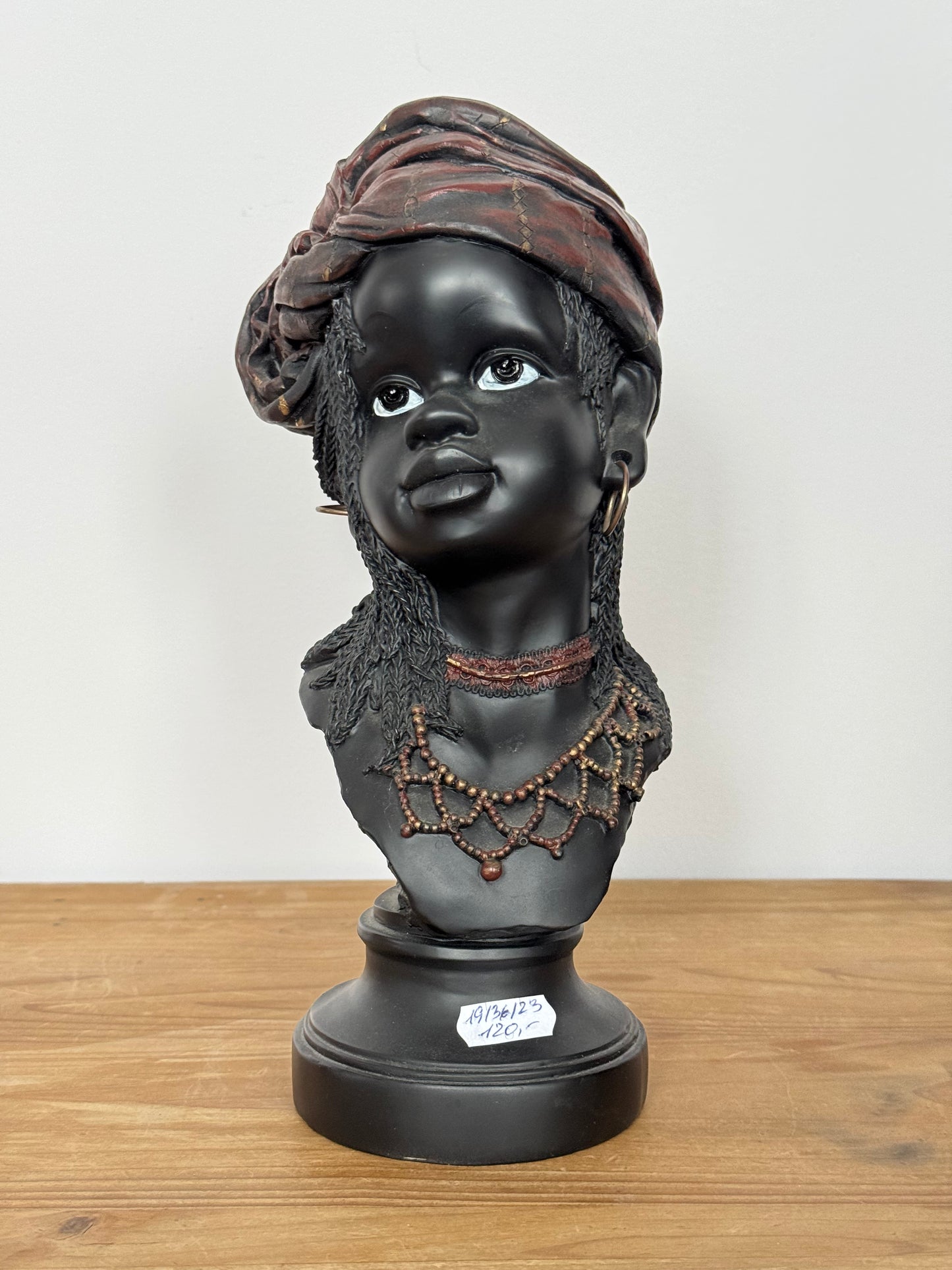 Rzeźba popiersie kobiety