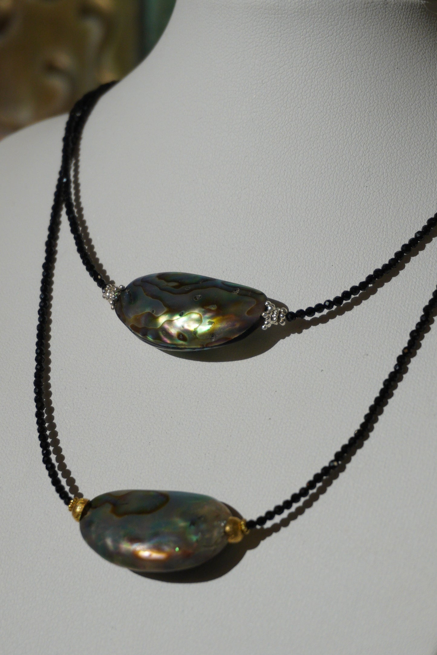 Muszla Abalone, spinel - naszyjnik z zawieszką