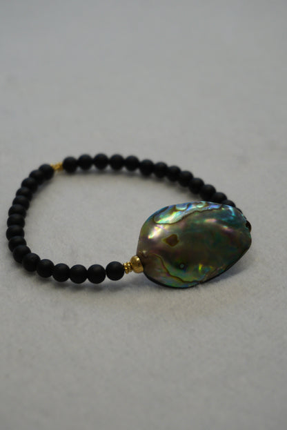 Bransoletka, muszla Abalone, czarny turmalin