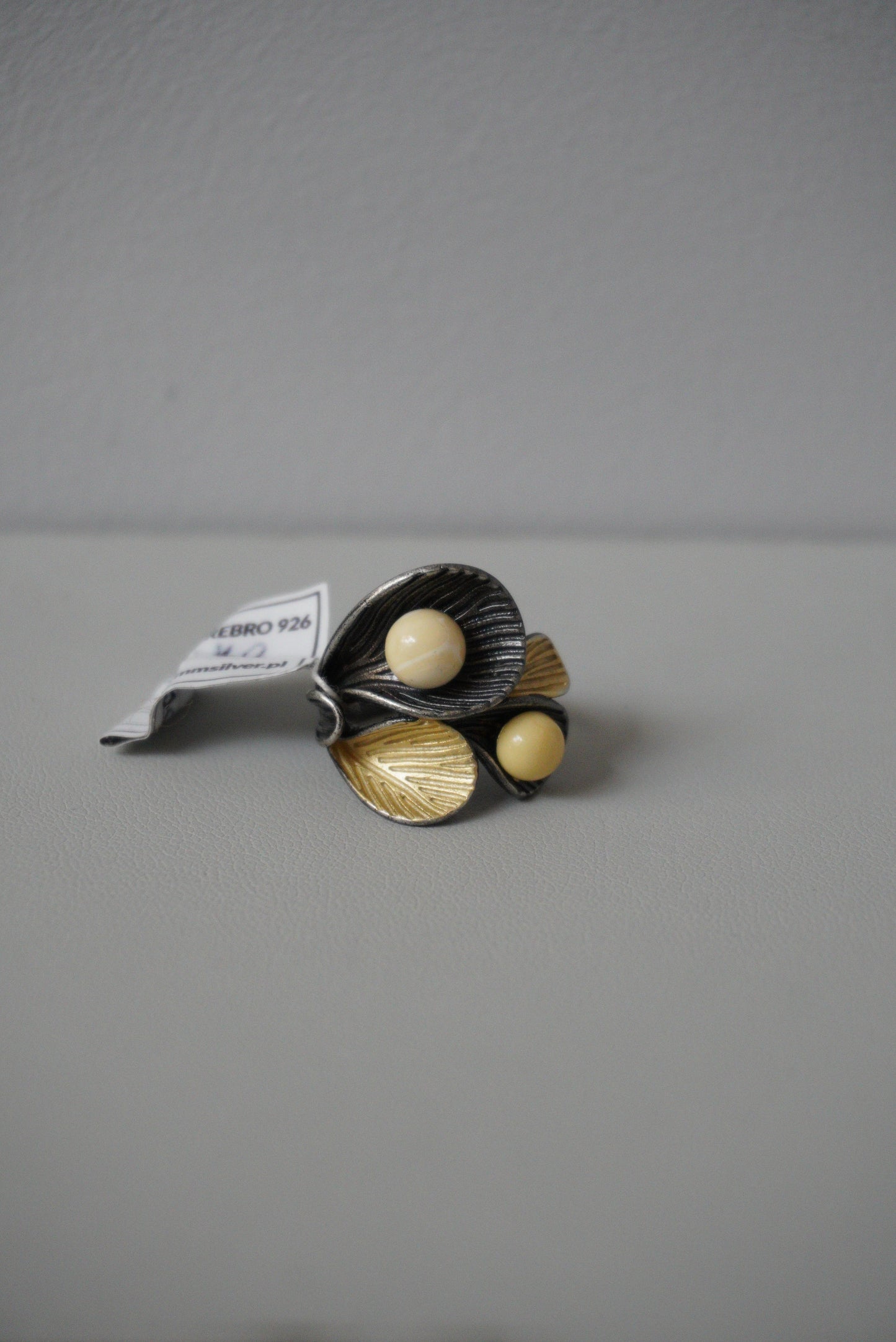 Pierścionek z bursztynem mlecznym, srebro 925