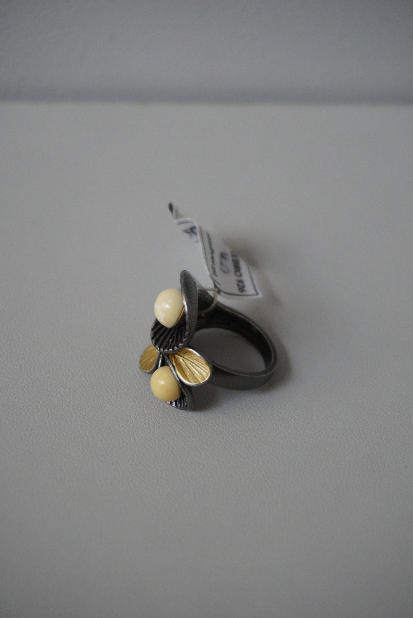 Pierścionek z bursztynem mlecznym, srebro 925