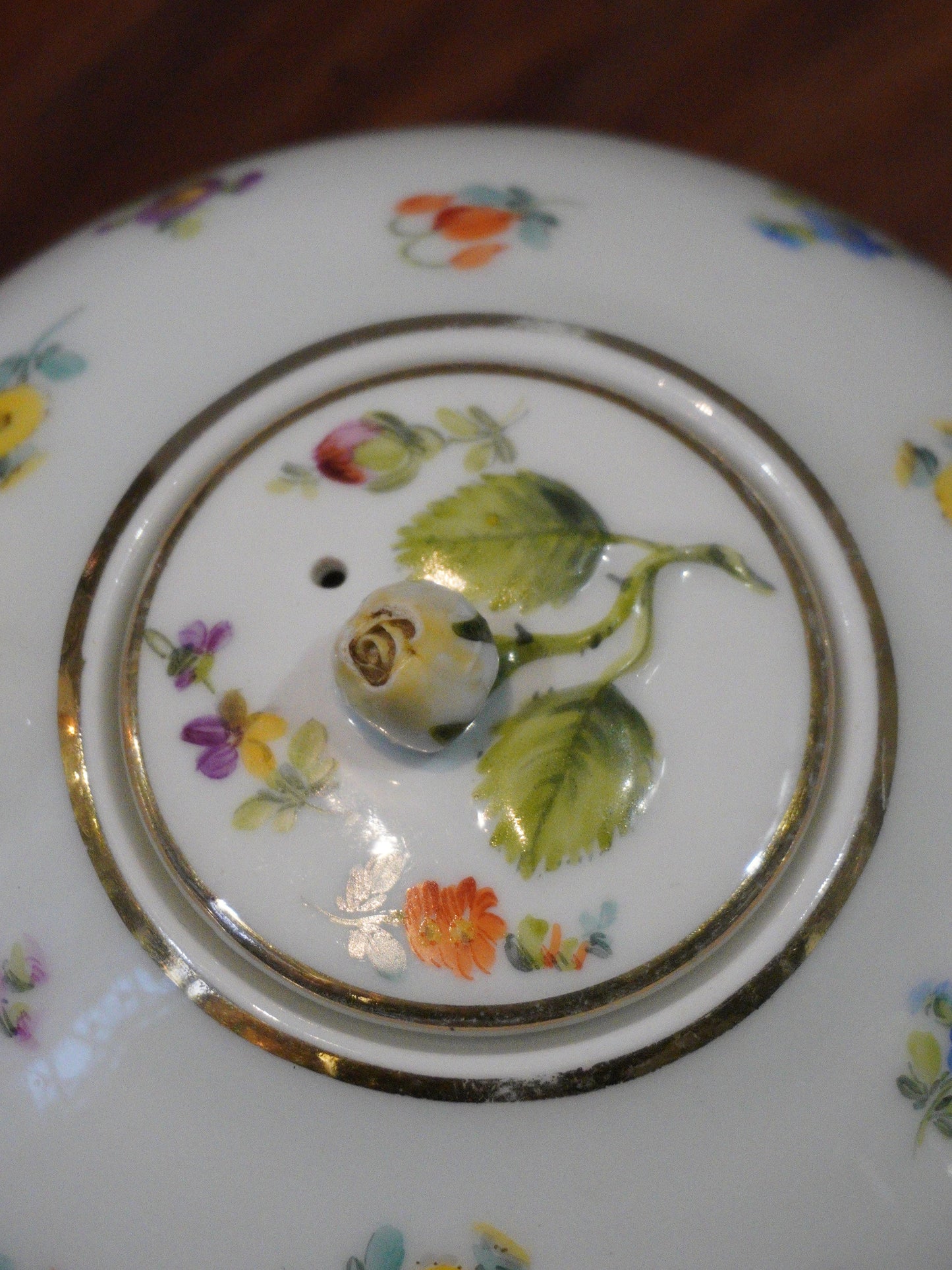 Porcelain tea pot