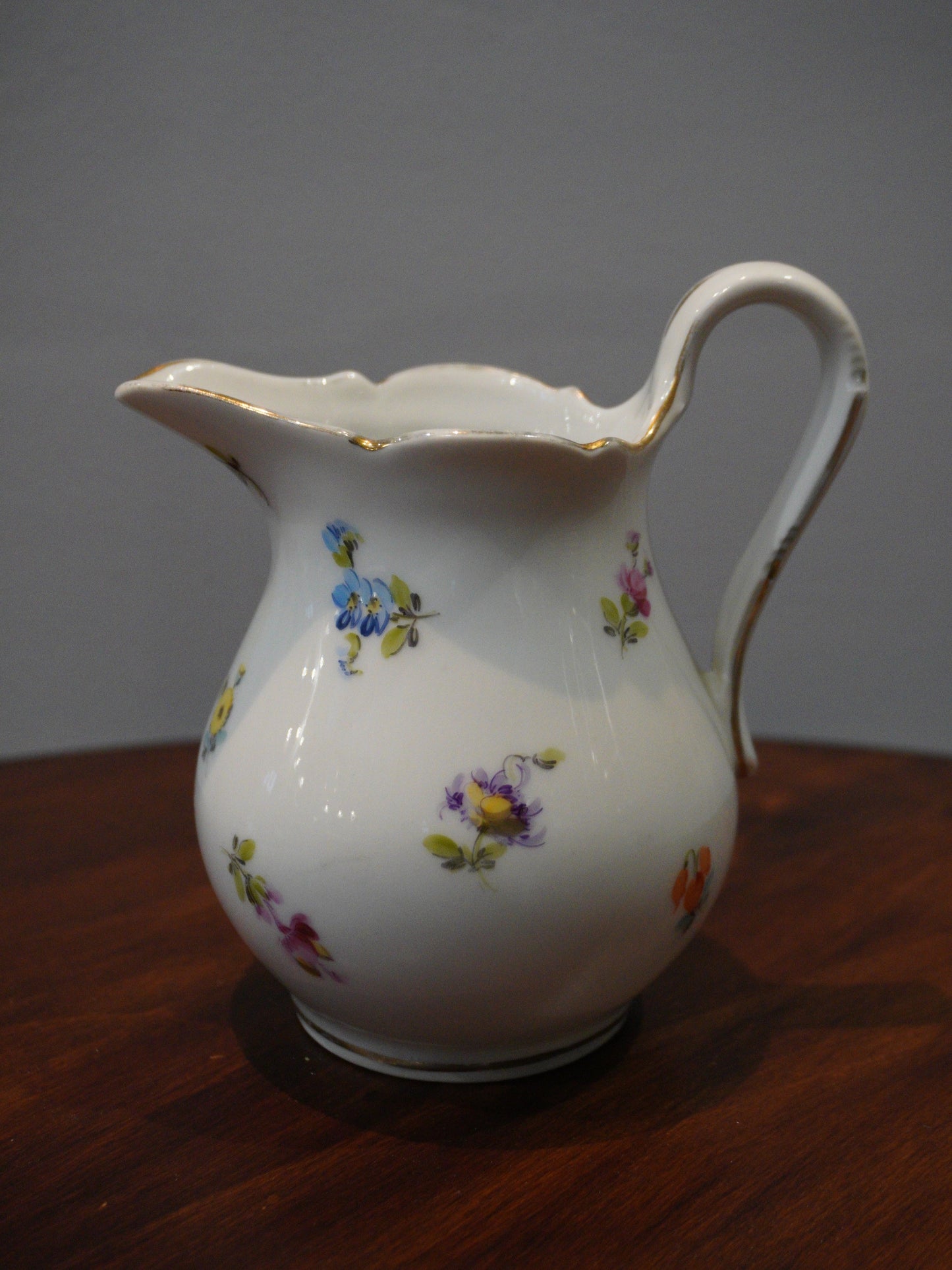 Mlecznik porcelanowy, sygnowany