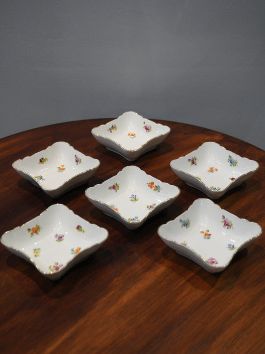 Miseczki do przystawek, sygnowane