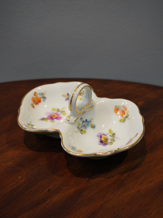 Naczynie porcelanowe na sól i pieprz, sygnowane