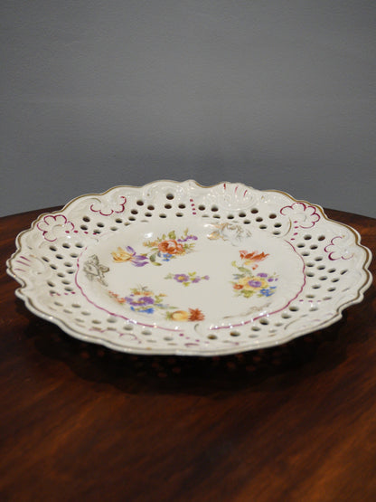 Talerz porcelanowy, ażurowy, sygnowany