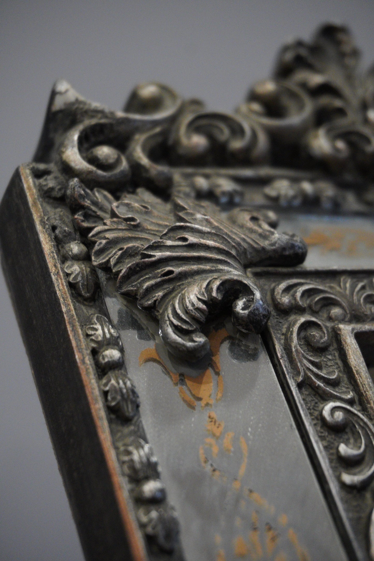 Ramka platerowana, zdobiona