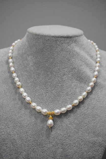 Naszyjnik z pereł hodowlanych z zawieszką, srebro pozłacane