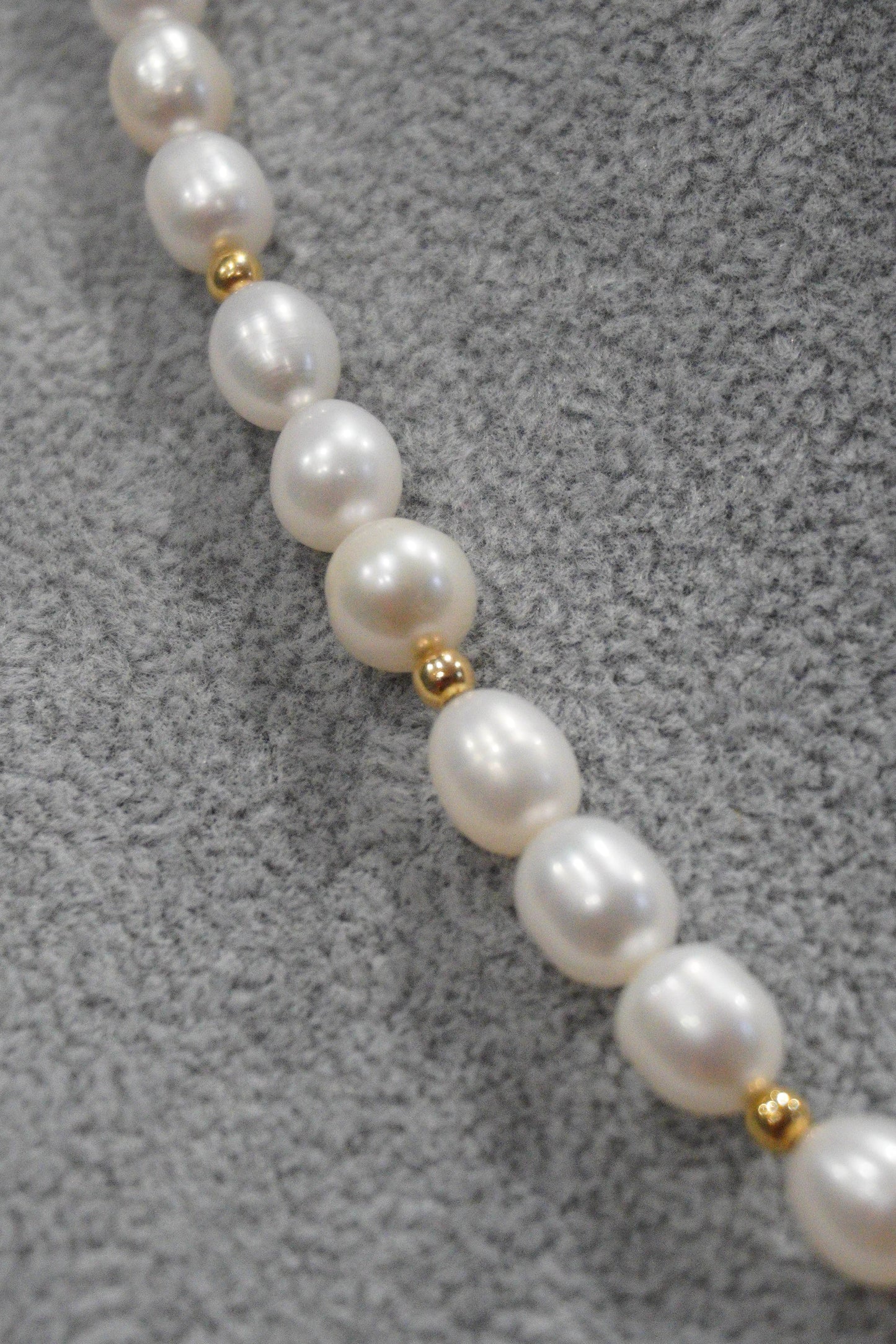 Naszyjnik z pereł hodowlanych z zawieszką, srebro pozłacane