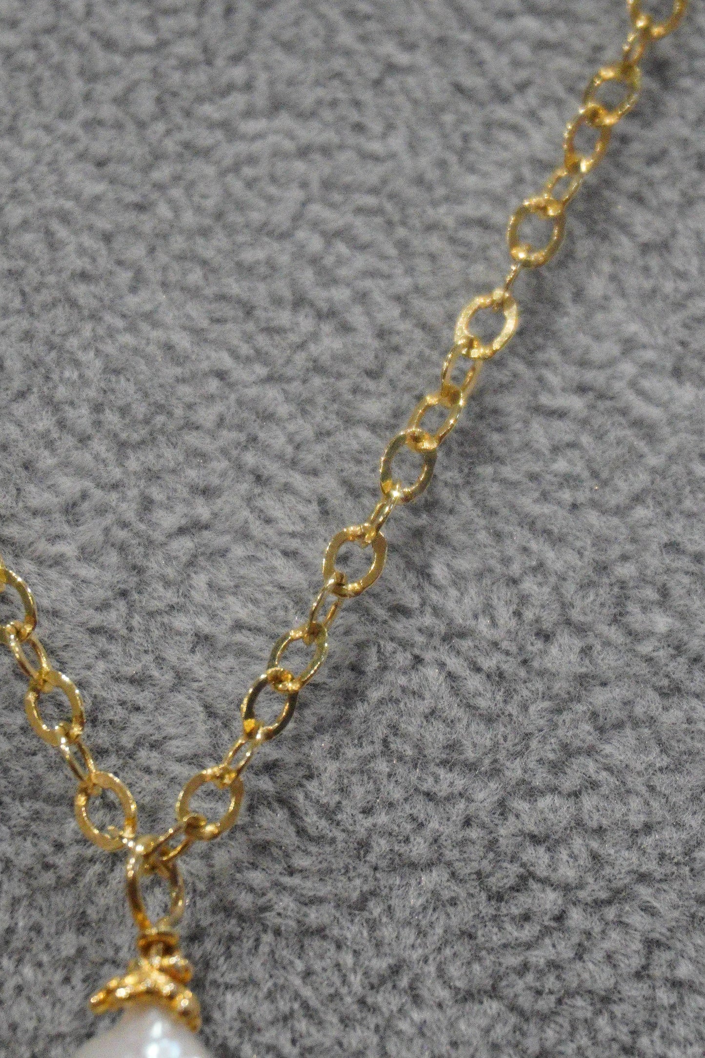 Naszyjnik, perła hodowlana na łańcuszku, srebro pozłacane