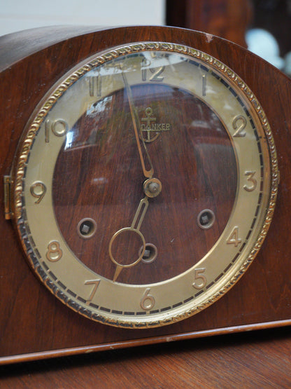 Zegar kominkowy, kwadransowy w drewnianej obudowie, Danker