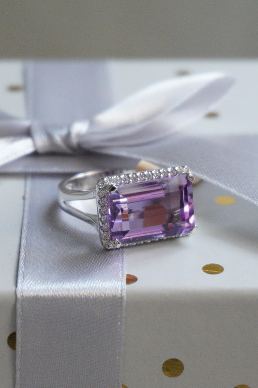 Pierścionek białe złoto pr. 585, ametyst