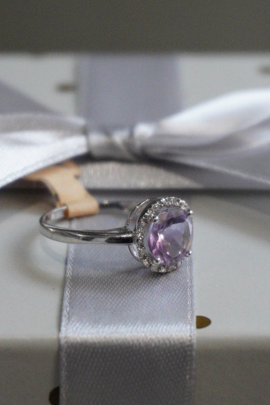 Pierścionek białe złoto pr. 585, ametyst, cyrkonia