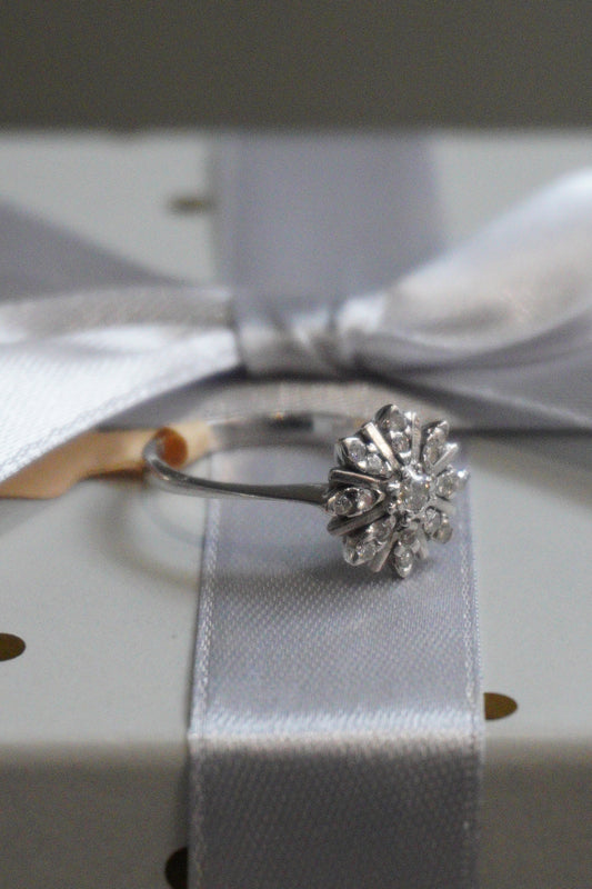 Pierścionek białe złoto, diamenty