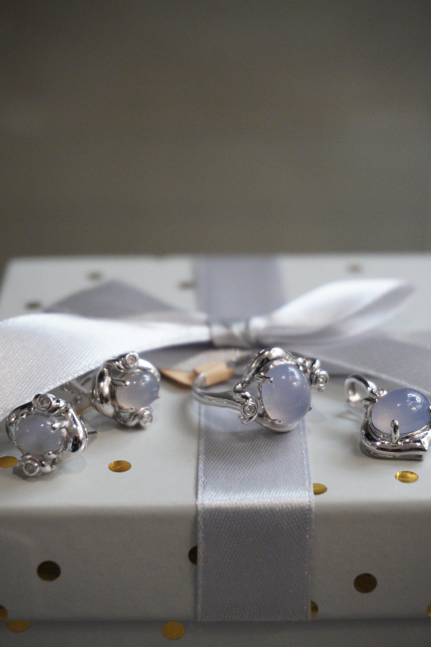 Pierścionek, kolczyki, zawieszka - komplet białe złoto pr. 585, kamień księżycowy