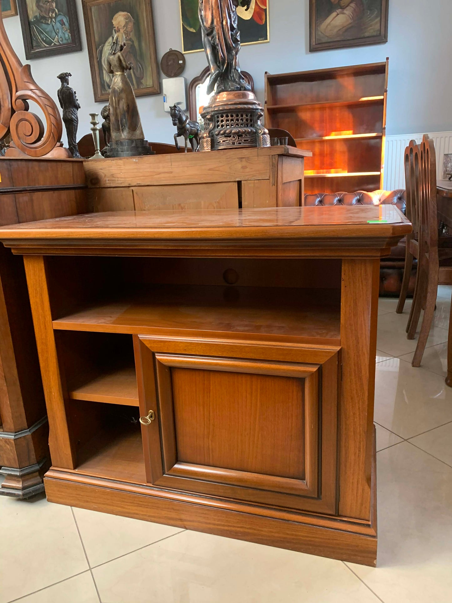 Szafka RTV, obrotowy blat, drewno