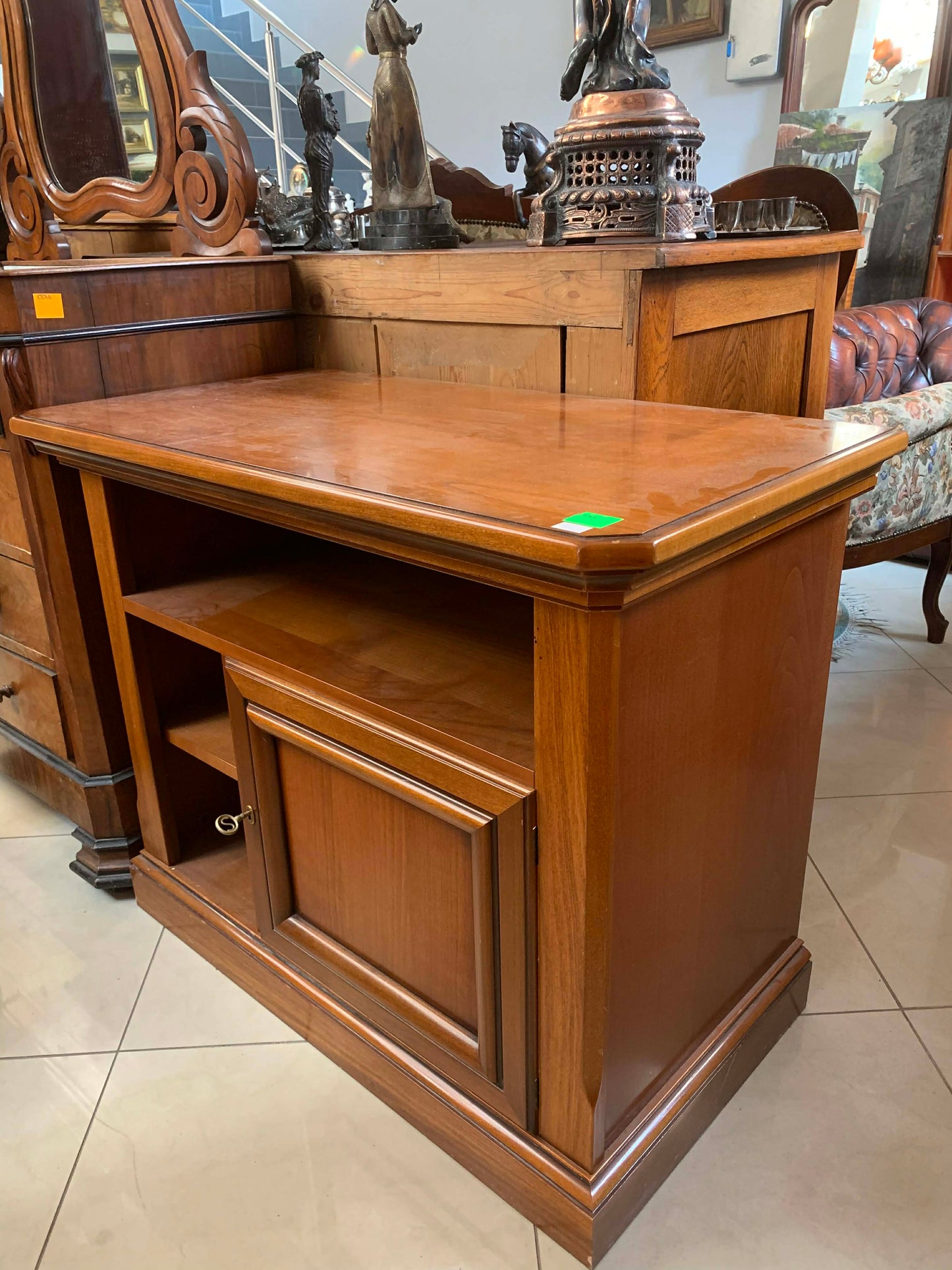 Szafka RTV, obrotowy blat, drewno