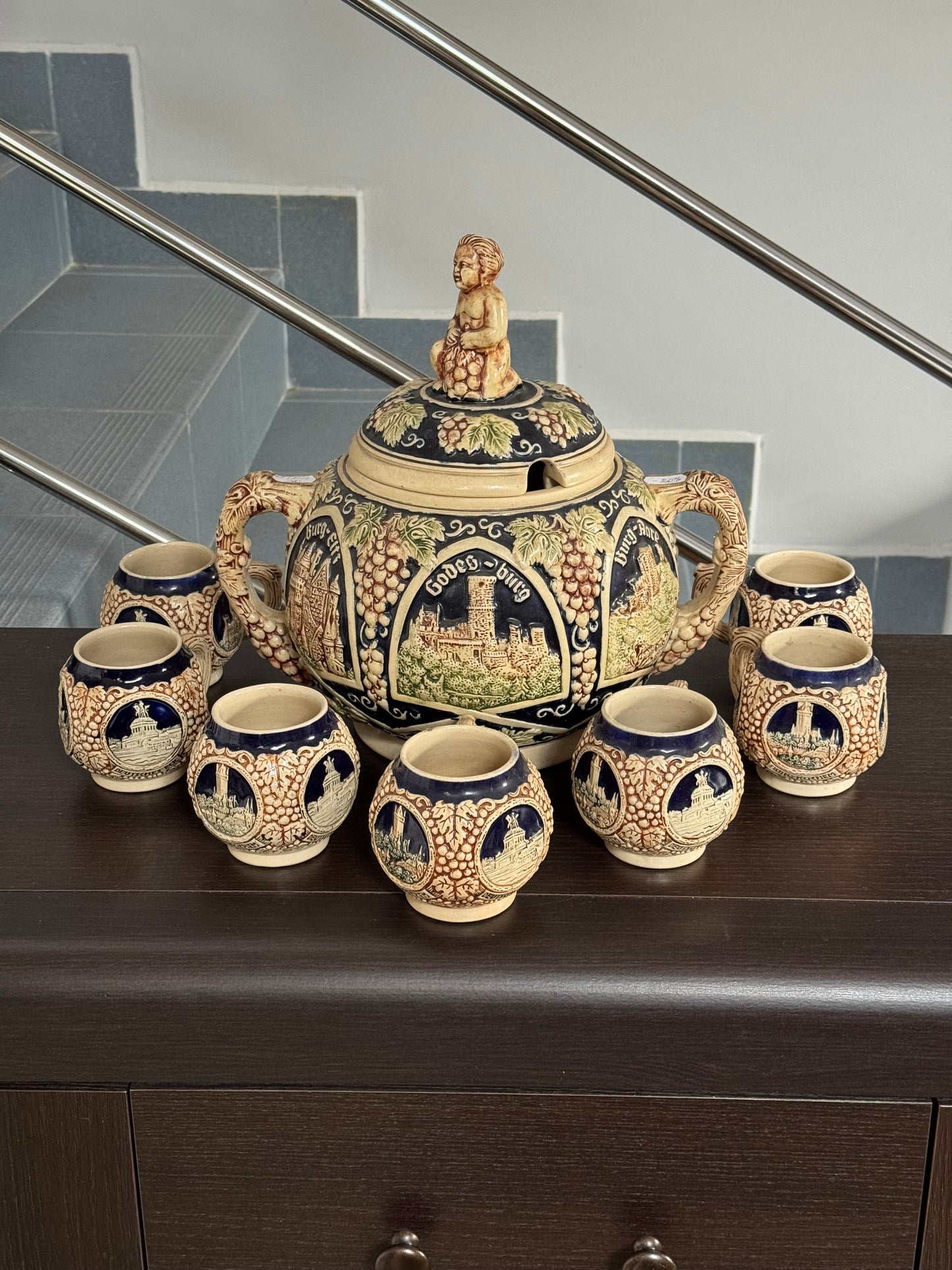 Zestaw do ponczu, waza i 7 kubków