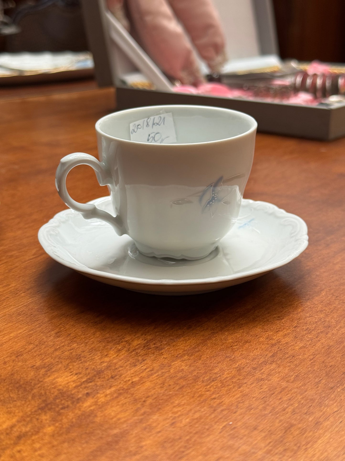 Filiżanka ze spodkiem, porcelana