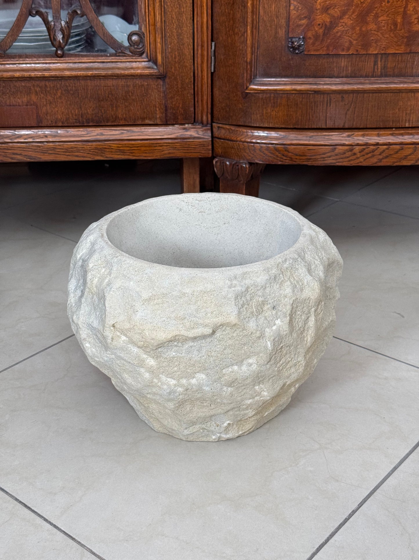 Donica ogrodowa większa, piaskowiec