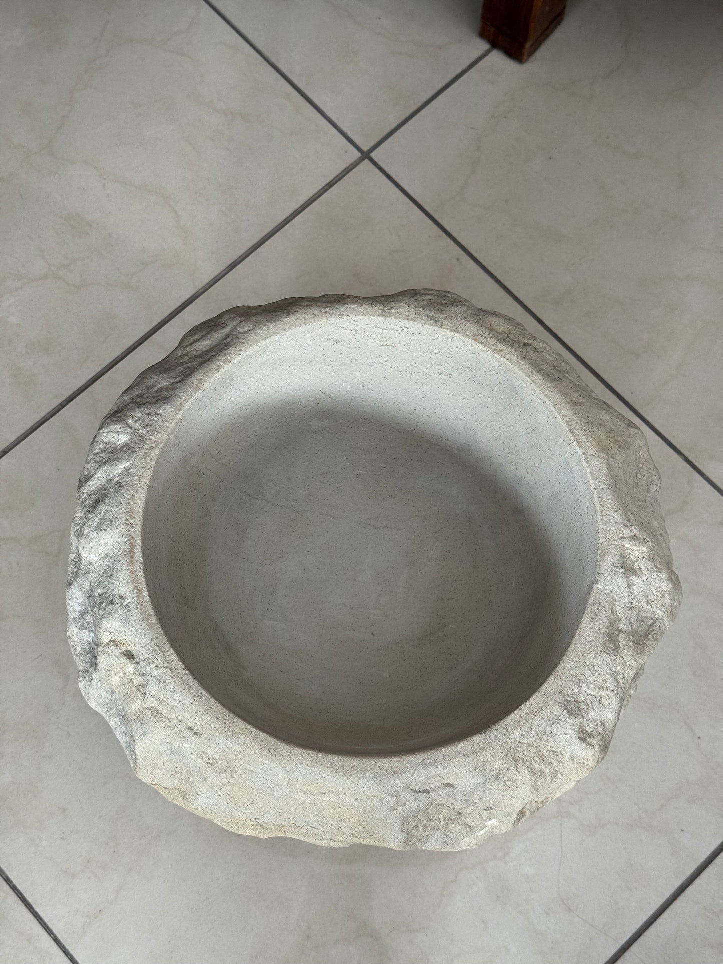 Donica ogrodowa większa, piaskowiec