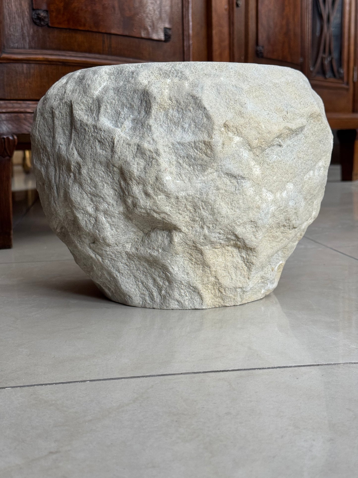 Donica ogrodowa większa, piaskowiec