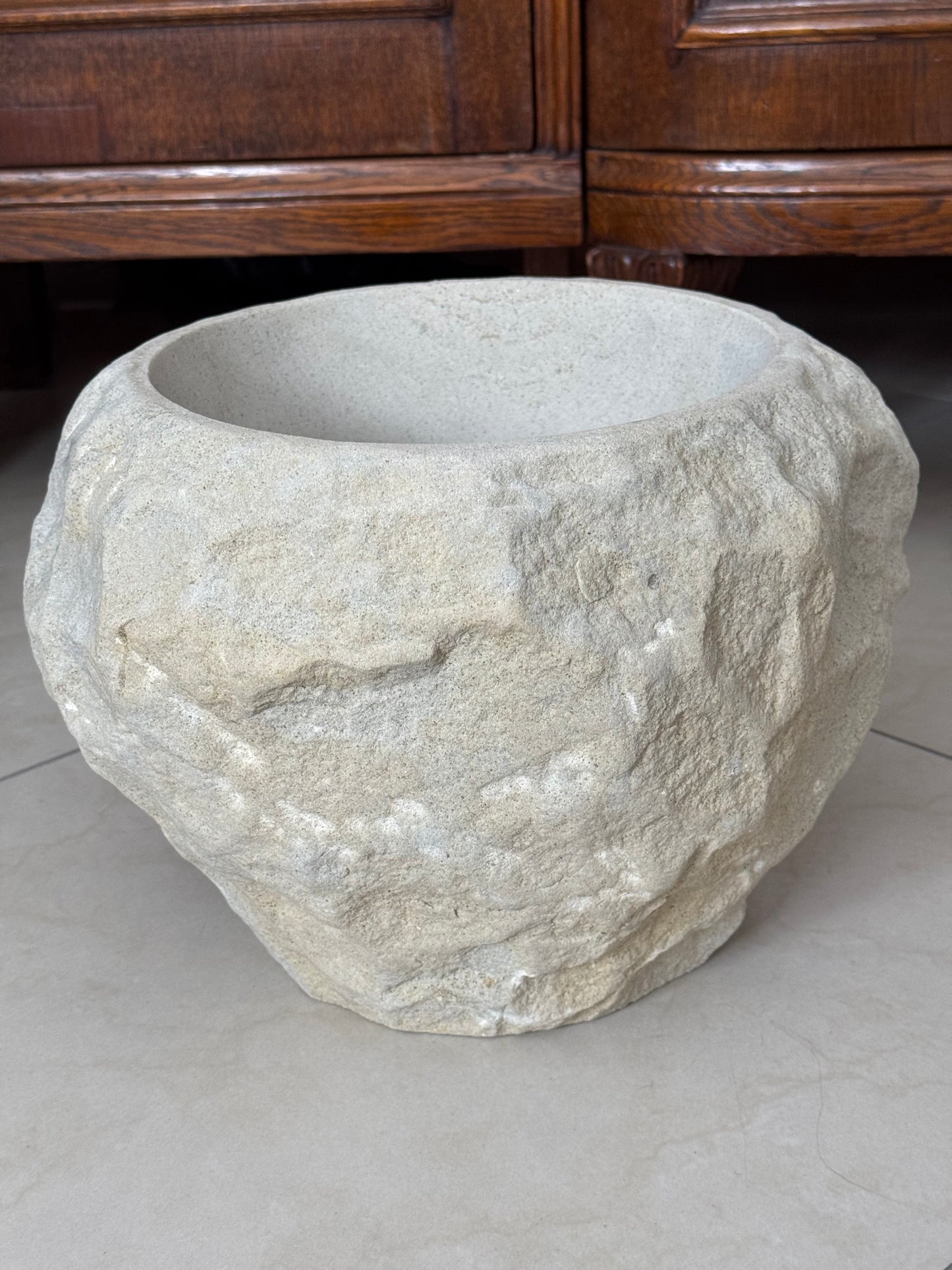 Donica ogrodowa większa, piaskowiec