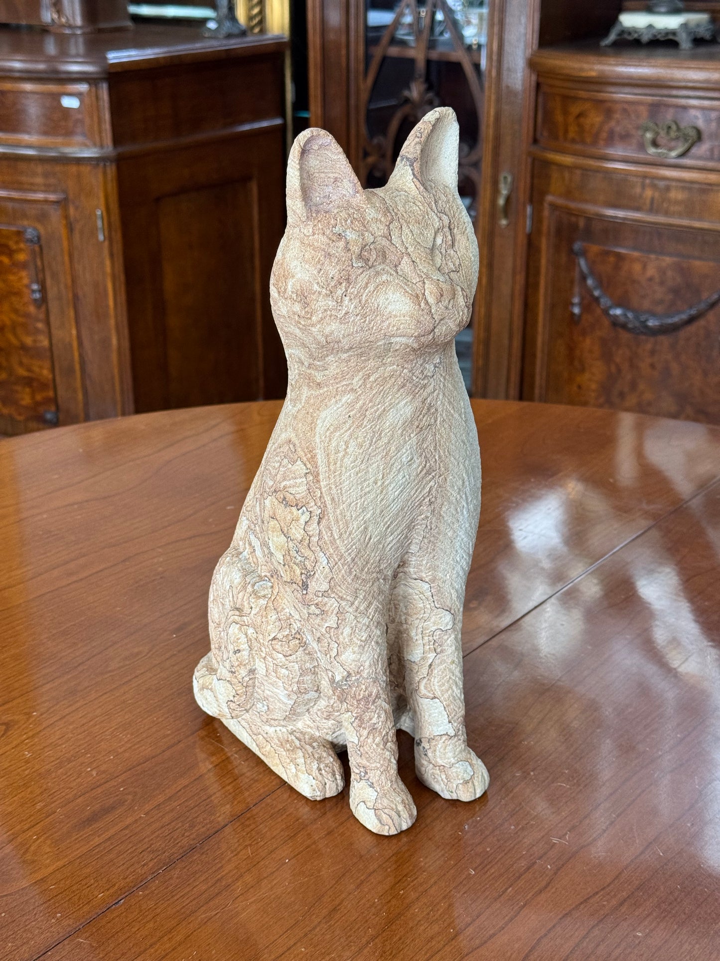 Rzeźba kota, piaskowiec