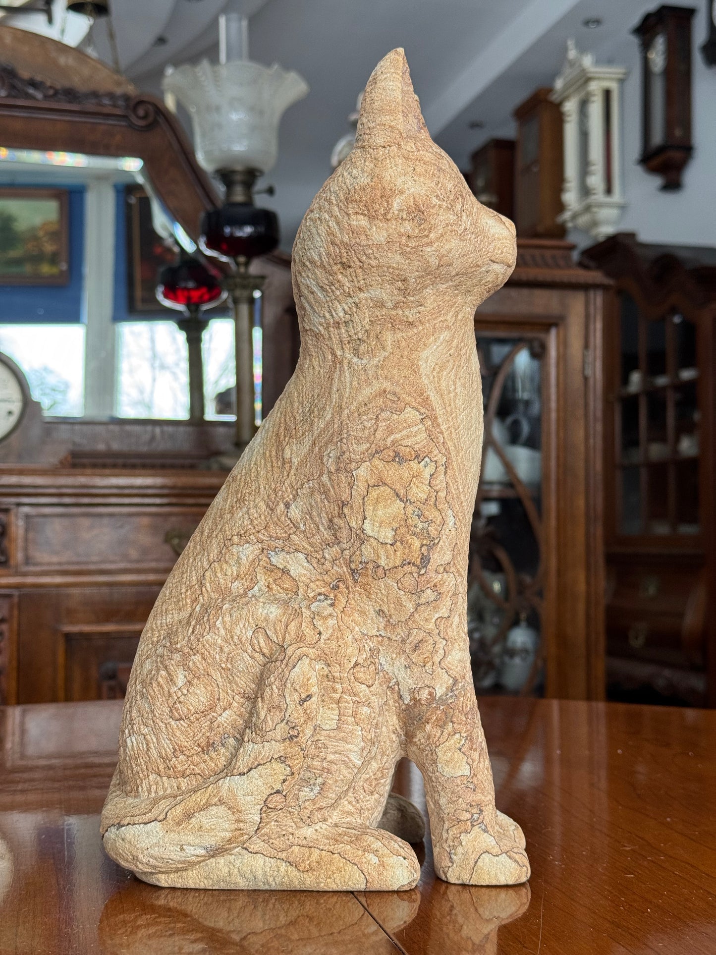 Rzeźba kota, piaskowiec