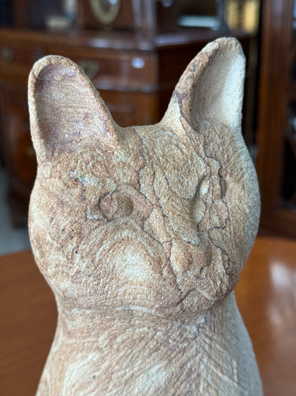 Rzeźba kota, piaskowiec