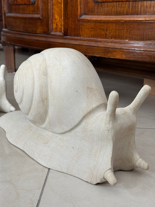 Rzeźba ślimak duży, piaskowiec