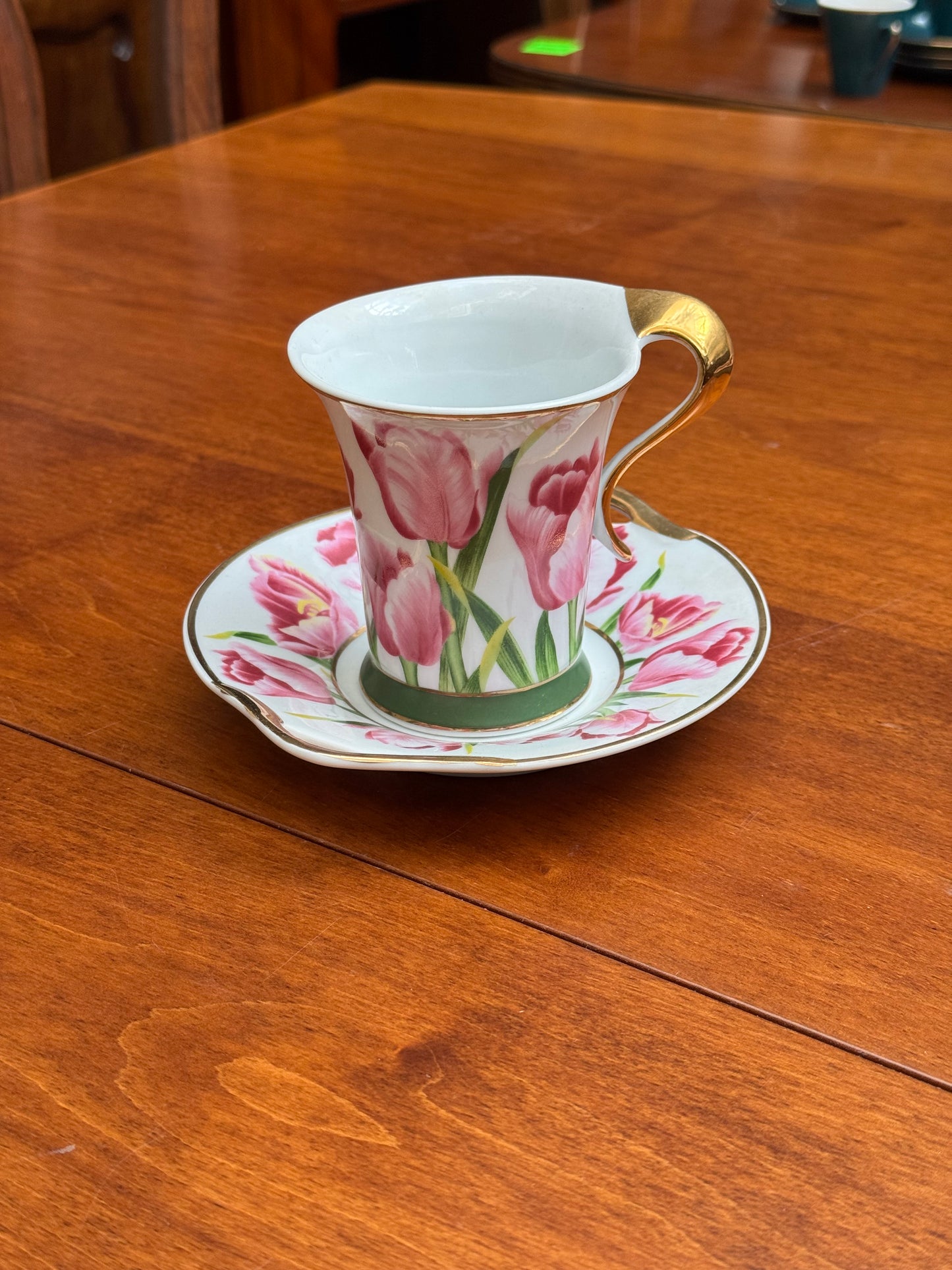 Filiżanka ze spodkiem, porcelana, złocona