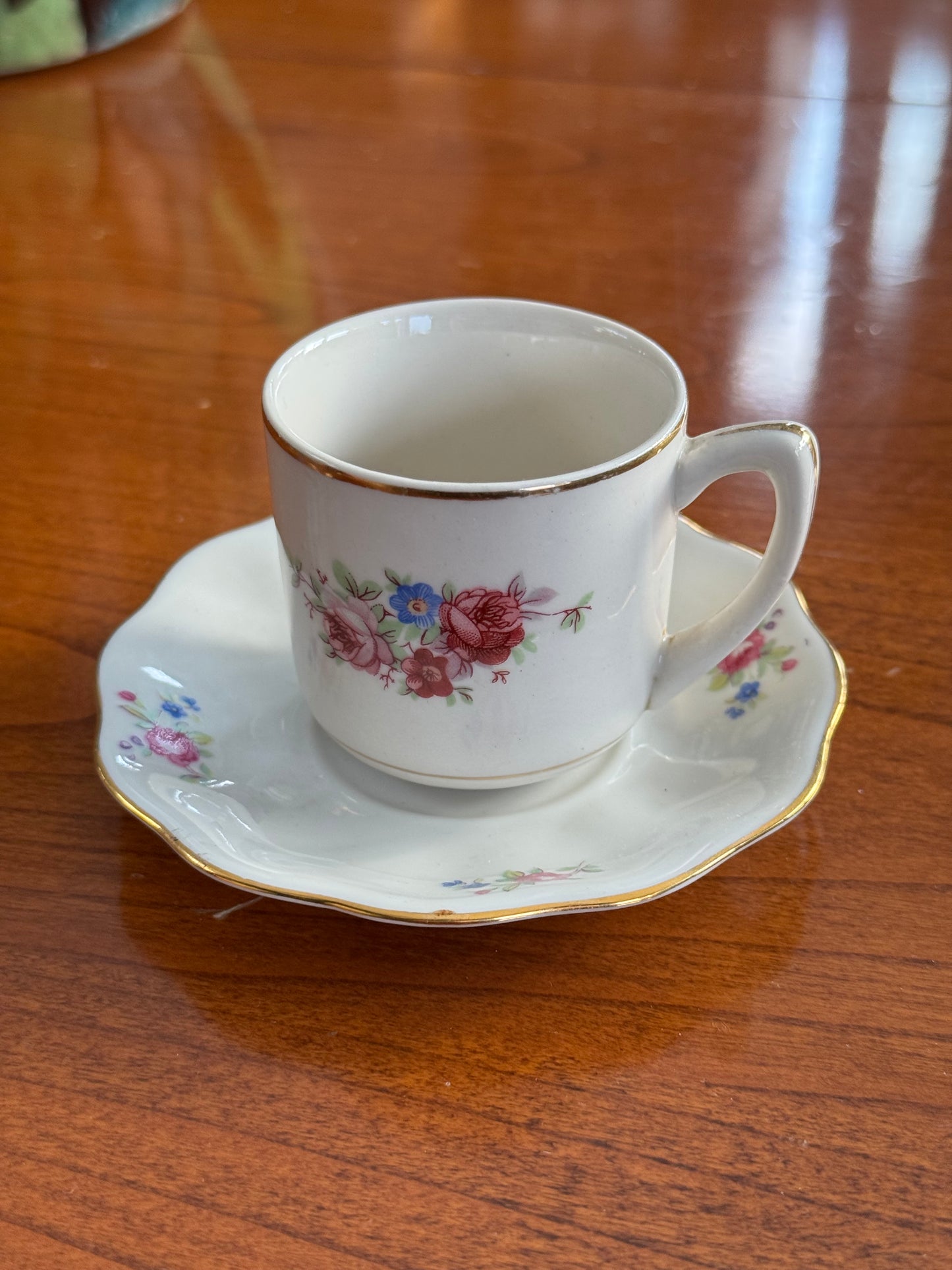 Filiżanka ze spodkiem, porcelana, złocona